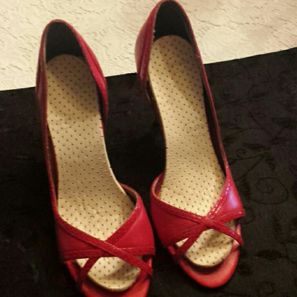 Steve Madden red leather  peep toe heels